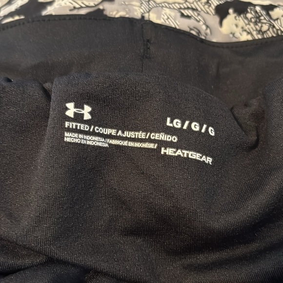 Under Armour men’s white and black lined athletic shorts size large - Picture 8 of 9